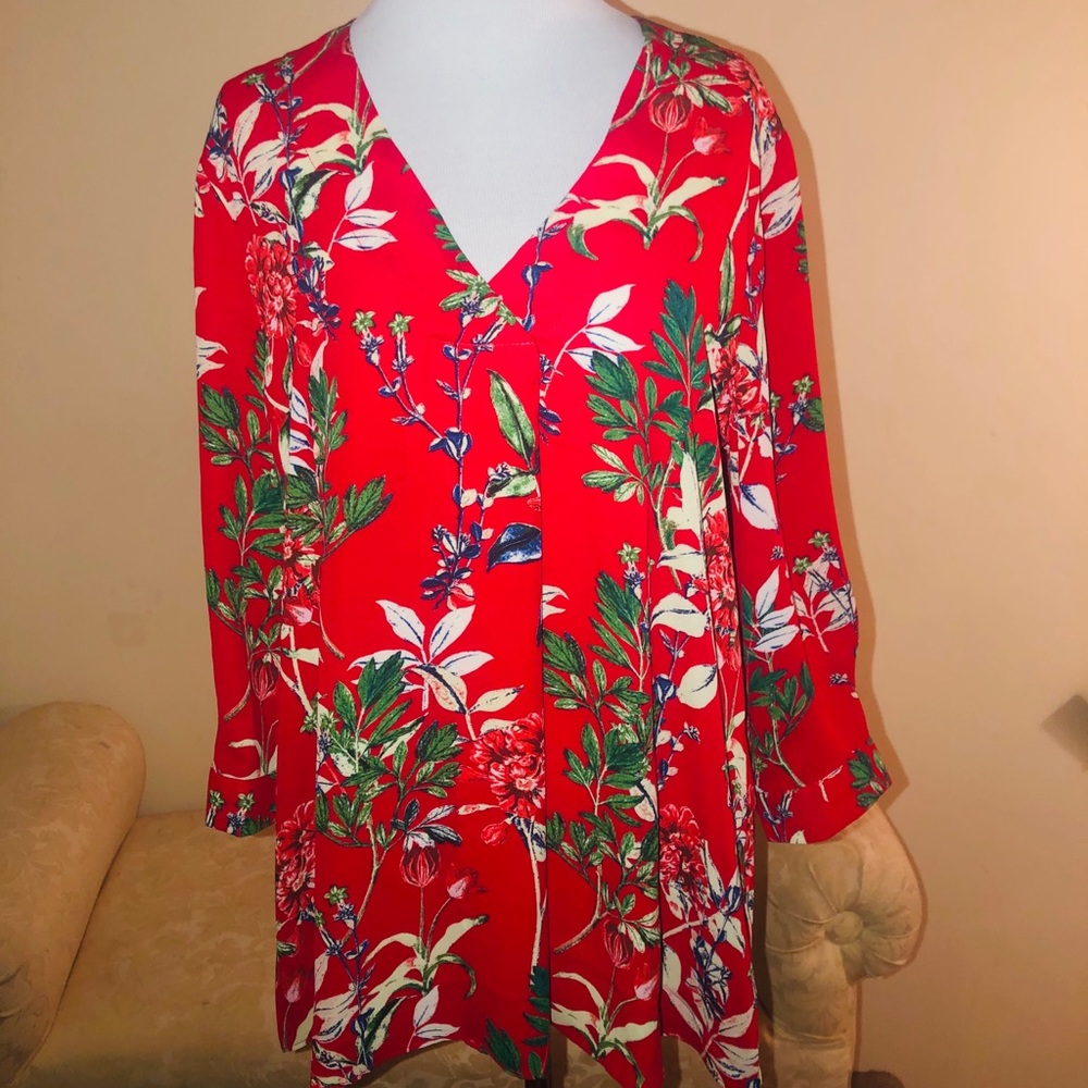 Festive red Flowy top !! NWT